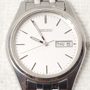 Vintage Seiko Men's Stainless Steel Day Date Quartz Watch One Jewel Silver Dial